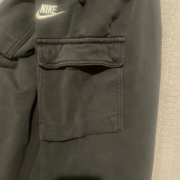 Nike Black Cargo Joggers Size Medium - Picture 8 of 8